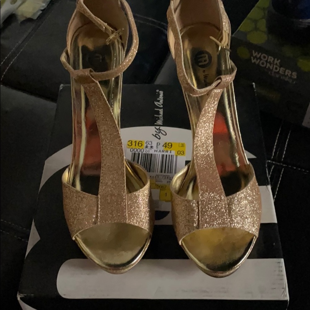 Pumps - Picture 2 of 2